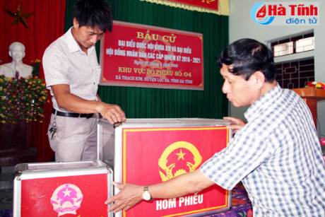 ຢູ່ບາງທ້ອງຖິ່ນດຳເນີນການປ່ອນບັດໄວກວ່າກຳນົດ